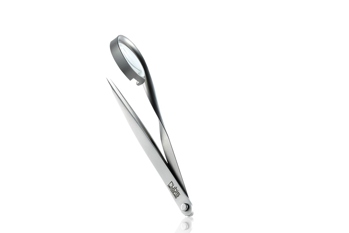 The perfect combination: pointed tweezers and 8x magnifying glass